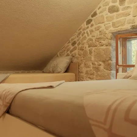 Сasa de vacaciones Stone Cottage Mamma Mia Sukošan